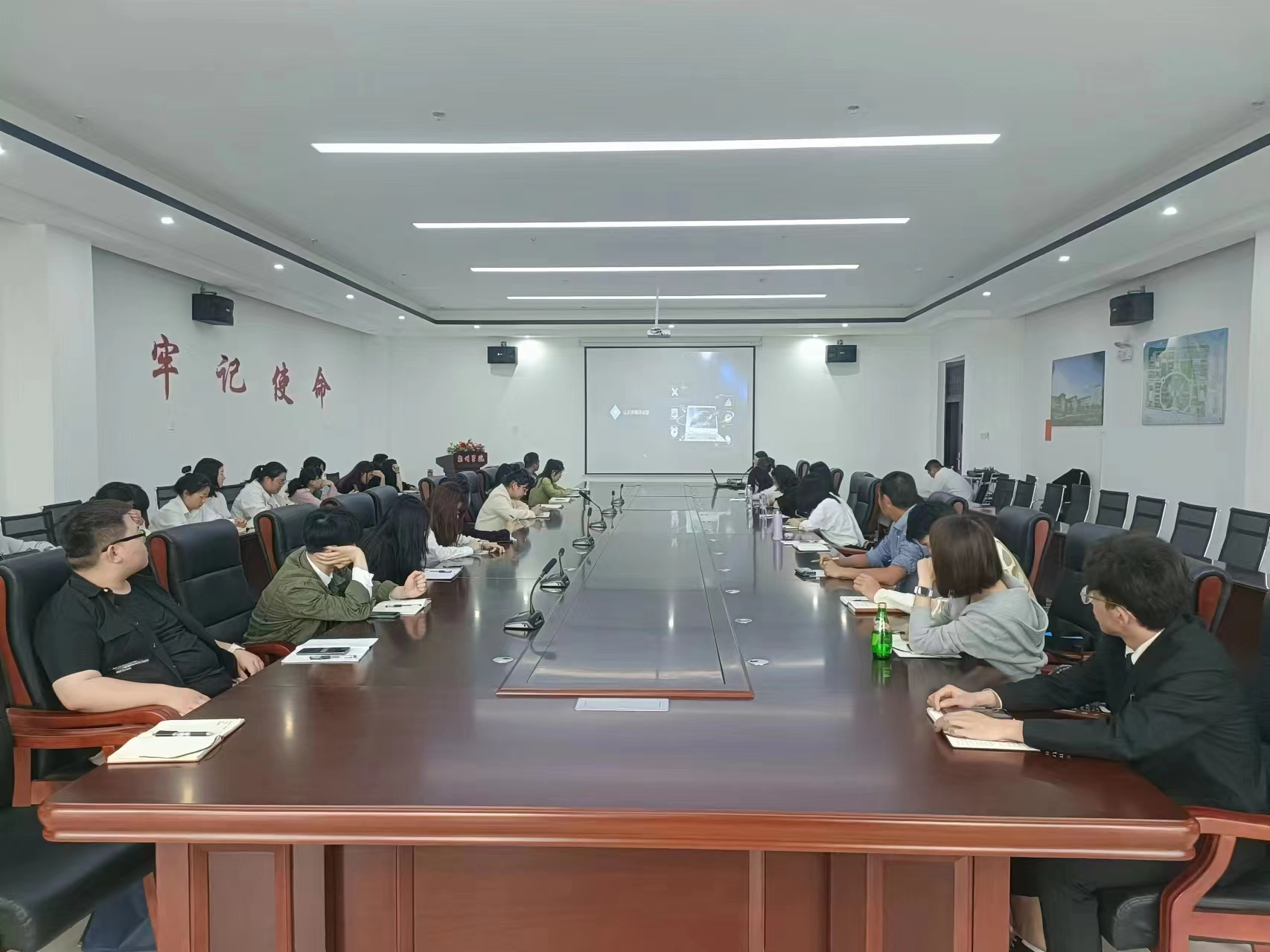 荆州学院组织开展新进教职工多媒体操作岗前培训