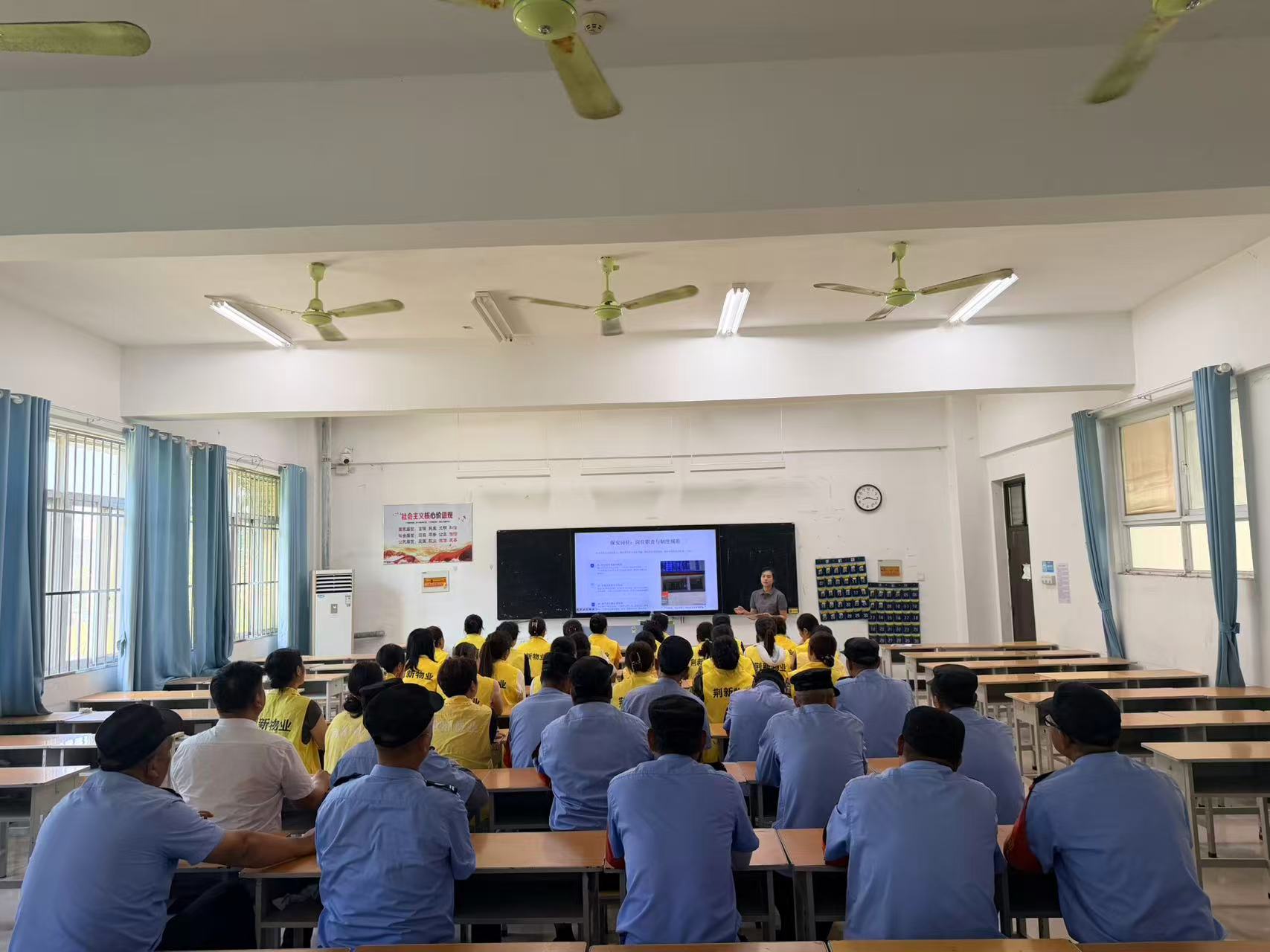 砺兵强技守校园 凝心聚力启新程-保卫处开展新学期专项培训、工作部署暨反恐应急演练