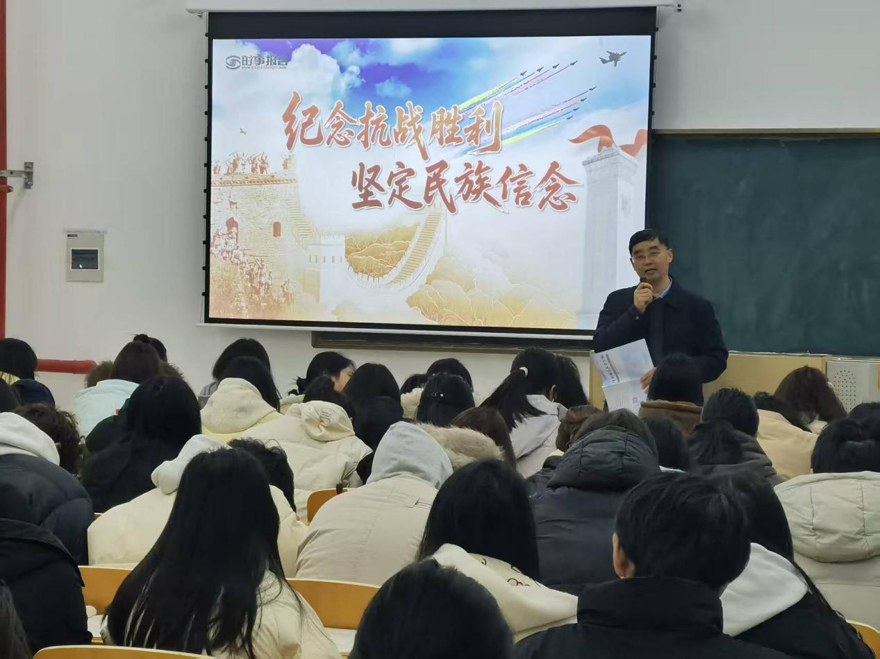 学校纪委书记、副校长聂好春深入教学一线讲授形势与政策课