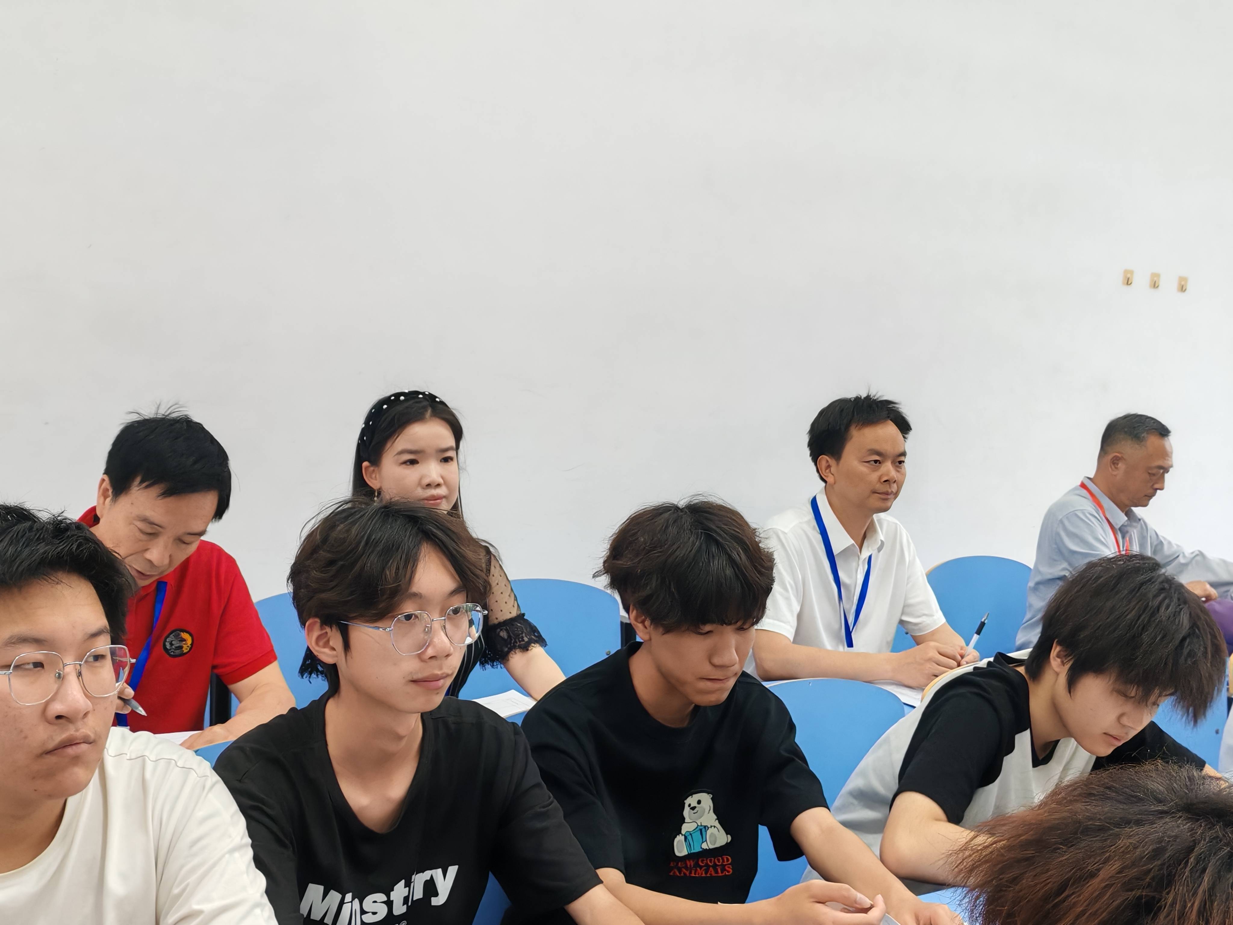 马克思主义学院教学督导深入课堂巡课听课