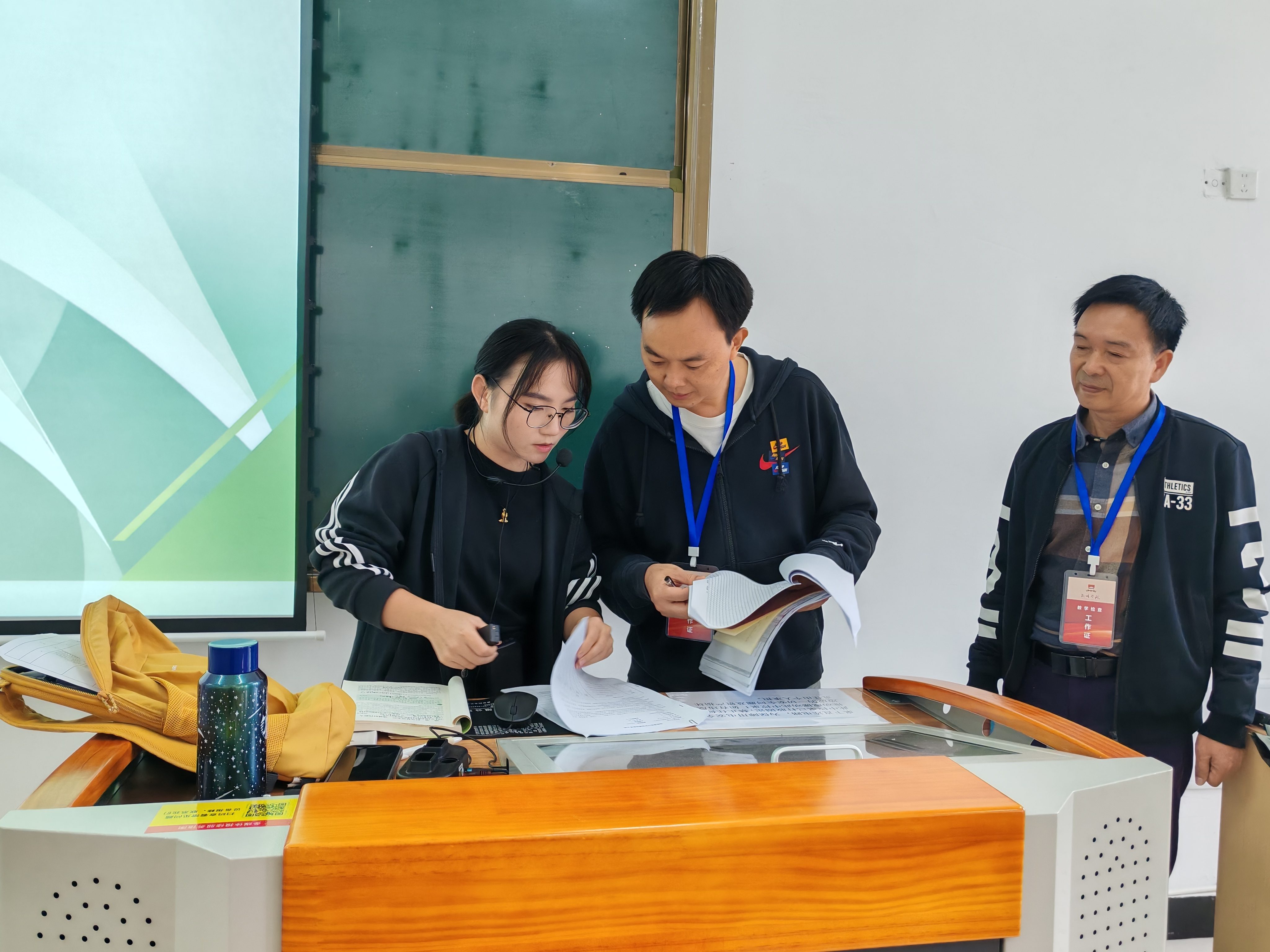 马克思主义学院开展2025级新生课堂巡课和听课活动