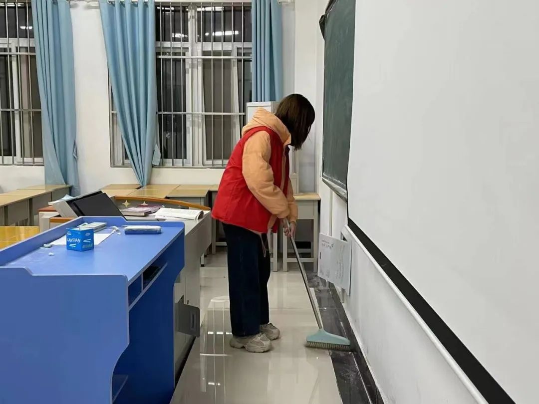 洁校3.jpg