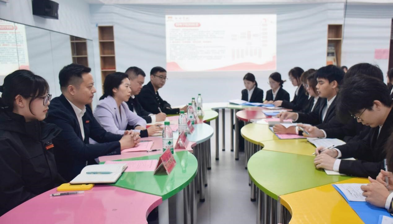 荆州学院校团委学生会组织召开2025-2026学年干部座谈会