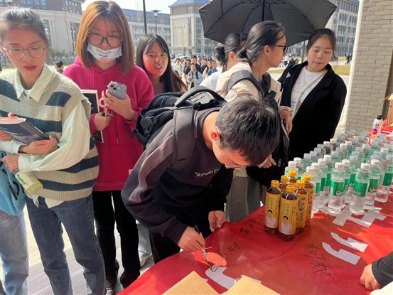 a8fa7b4a1c71f270d563b00d6a134b3