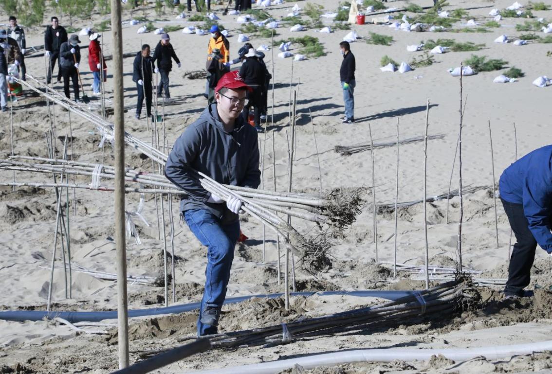余克峰生活照1(1) 余克峰生活照1(1)