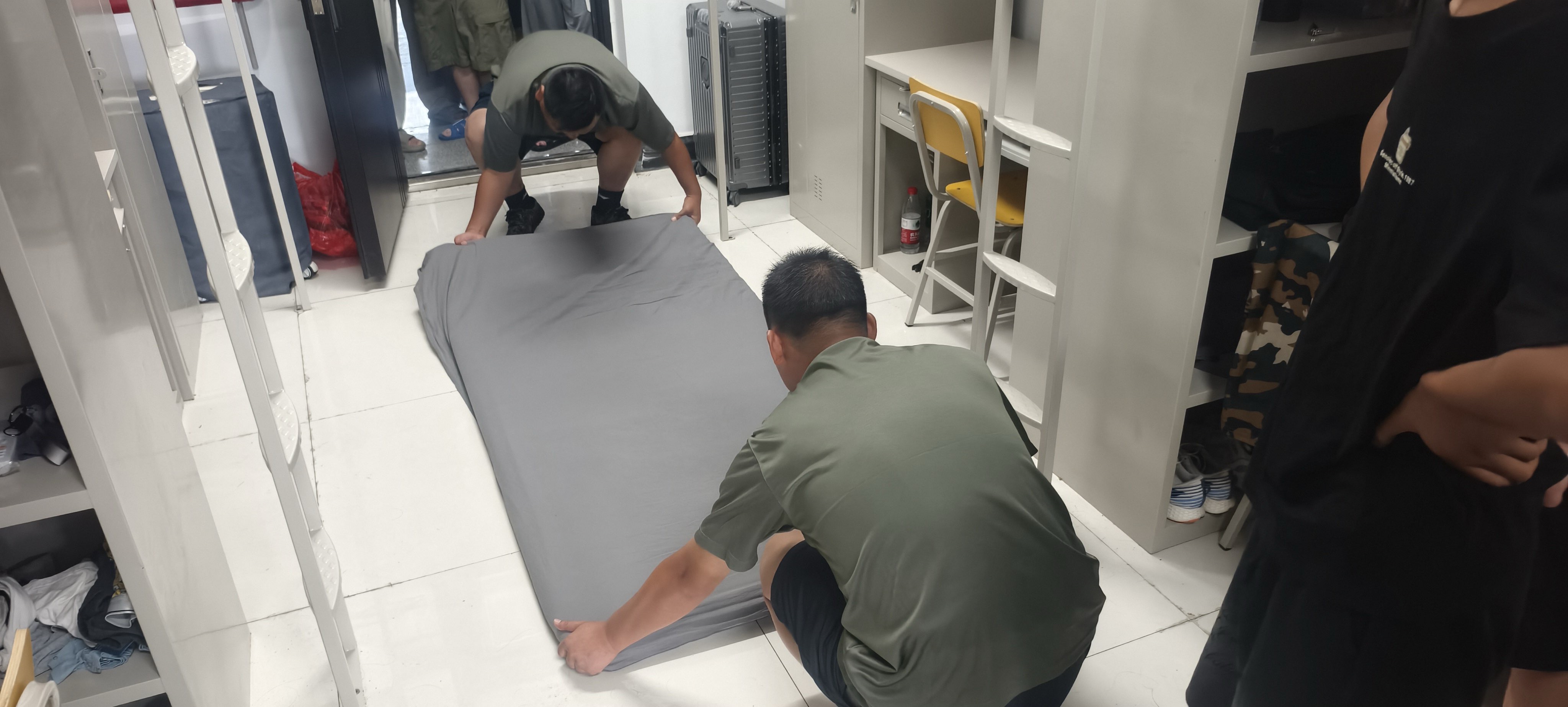 内务整理锤炼作风，暖心教育助力成长