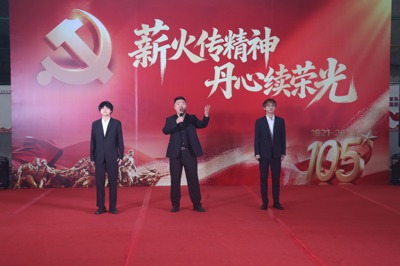 薪火传精神 丹心续荣光——我校师生受邀参加荆州干休所庆建党105周年军地主题文艺晚会