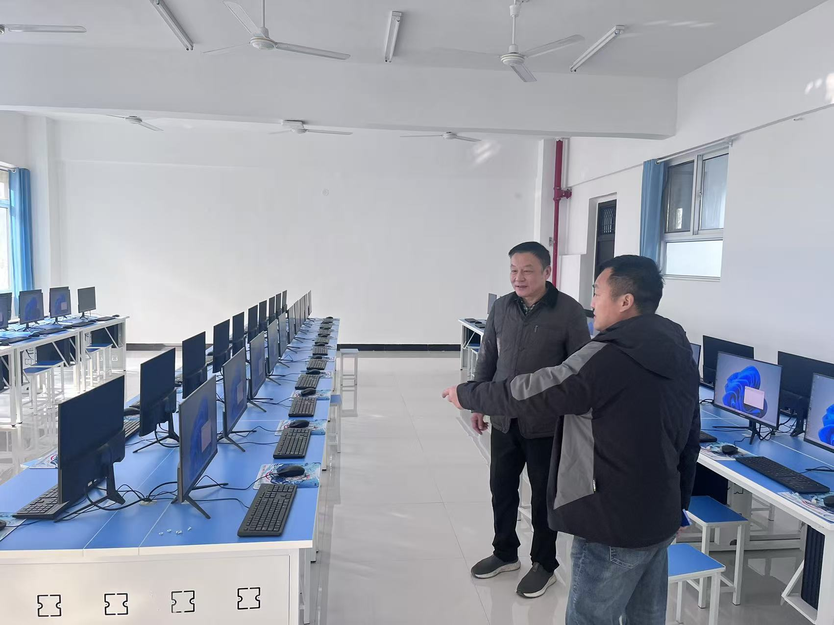 筑牢安全防线 护航实验教学  ——能源与化工学院开展实验室安全专项检查