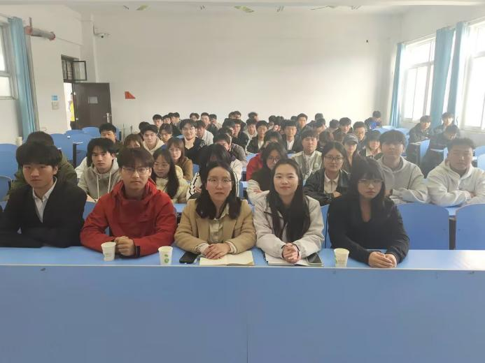 能源与化工学院召开“学榜样 树理想”考研经验交流会（四）——石油工程专业